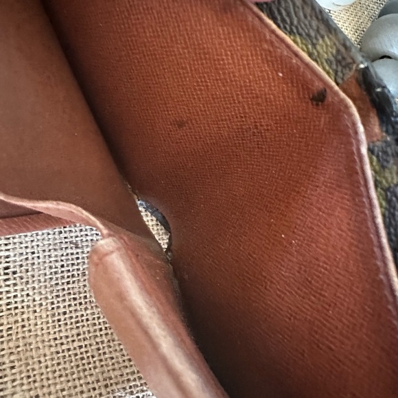 2 Men's Louis Vuitton, bifold, wallet, damaged - Picture 5 of 16